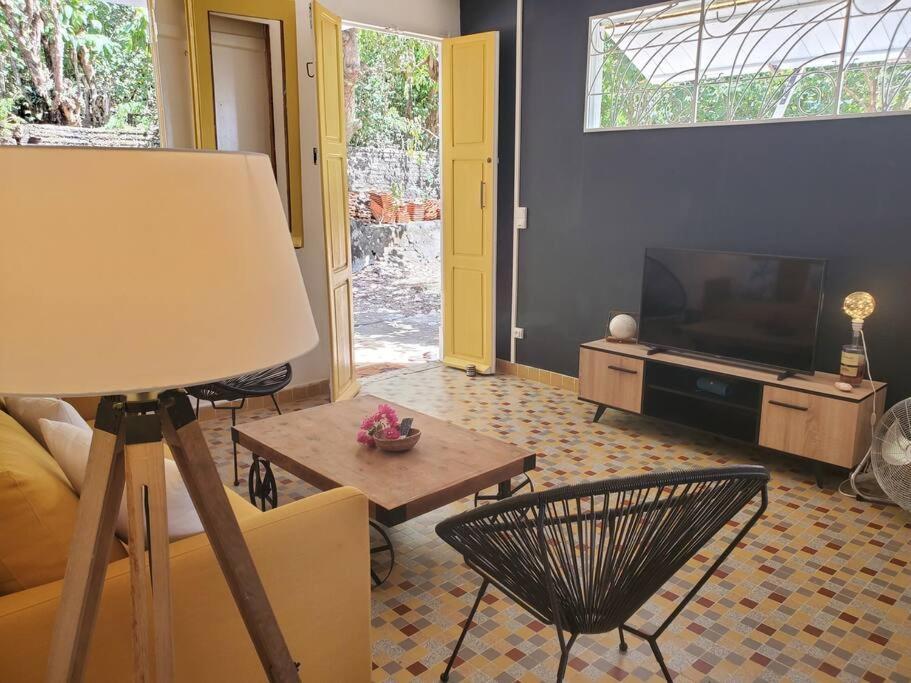 Villa Sunshine La Trinite Exterior photo